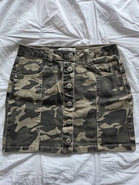 I&M Jeans High Rise Camo Button-Front Denim Mini Skirt - Olive Green Size S